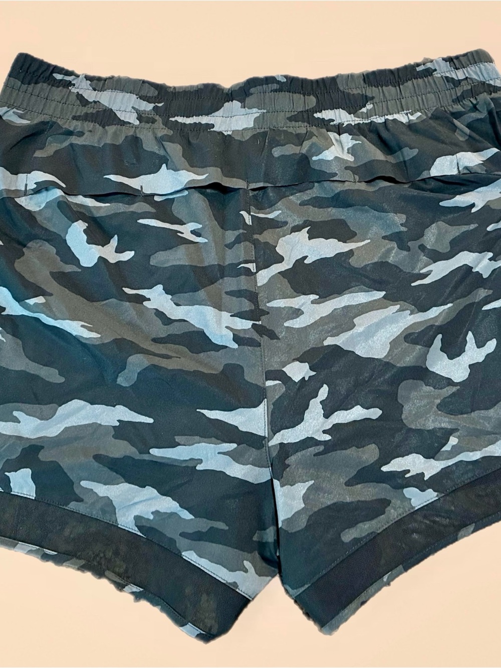 Athleta Mesh Racer Run Mid Rise 4" Short - Picture 2 of 5